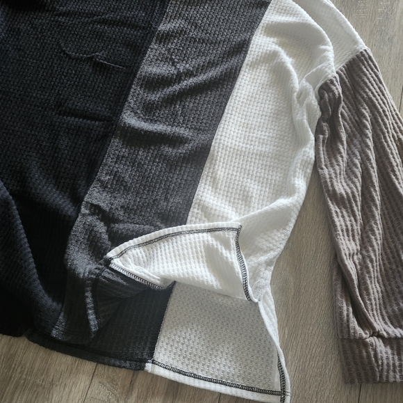 PLUS SIZE Waffle Color Block Top(3X)✨️ - Picture 9 of 11
